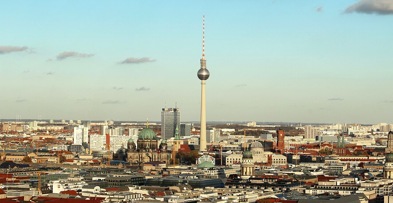 Berliner Stadtpanorama mit dichter Bebauung